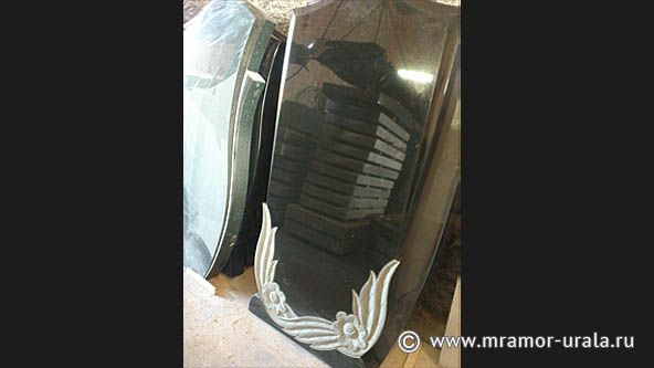 Памятник гранитный с гравировкой