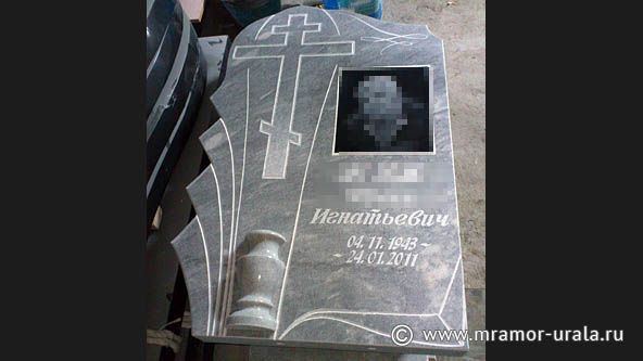 Памятник мраморный, полуваза, гравировка
